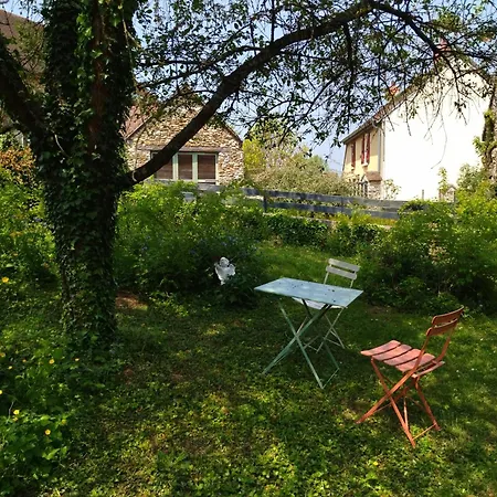 De La Pierre Bleue, Maison A La Campagne