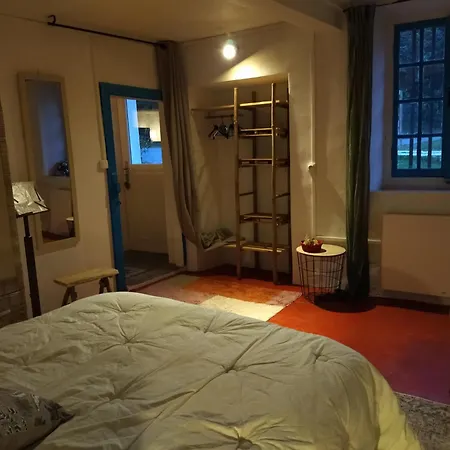 De La Pierre Bleue, Maison A La Campagne