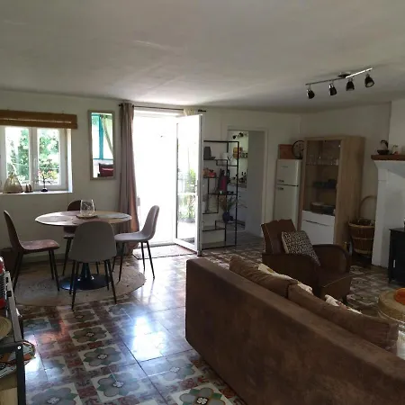 De La Pierre Bleue, Authentique Maison à La Campagne