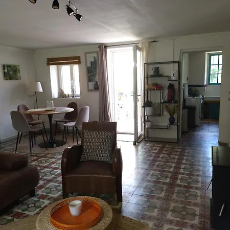 De La Pierre Bleue, Maison A La Campagne